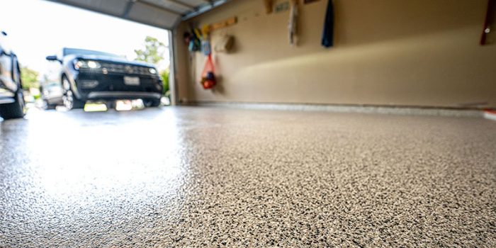 Thi công sơn nền giúp tăng cường độ bền cứng cho sàn bê tông cốt thép